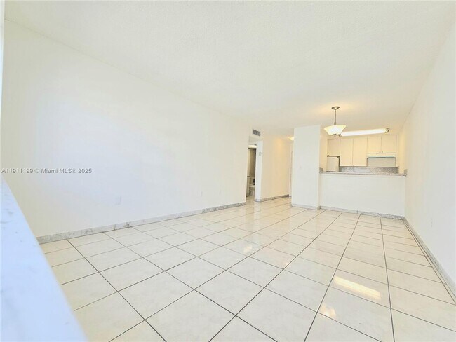 Building Photo - 1225 NE 124th St