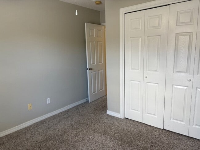 Building Photo - 1831 Sundown Dr