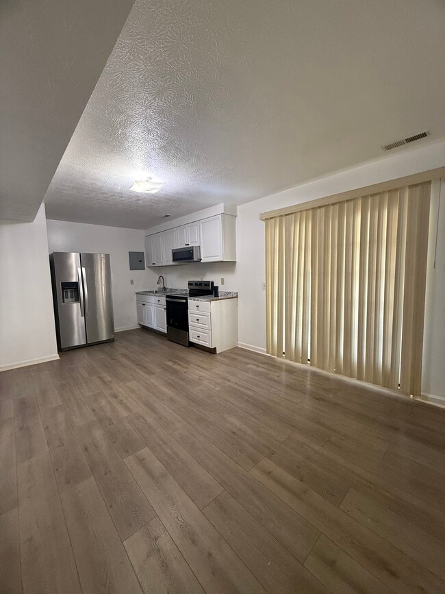 Building Photo - 2 Bedrooms House, Rockingham County