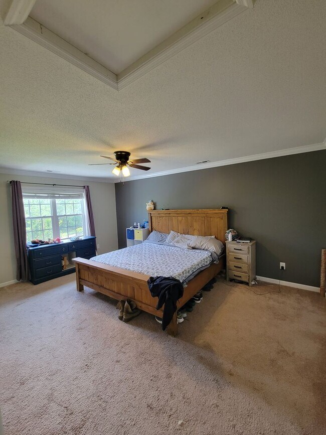 Building Photo - Gorgeous Home in Hubert!