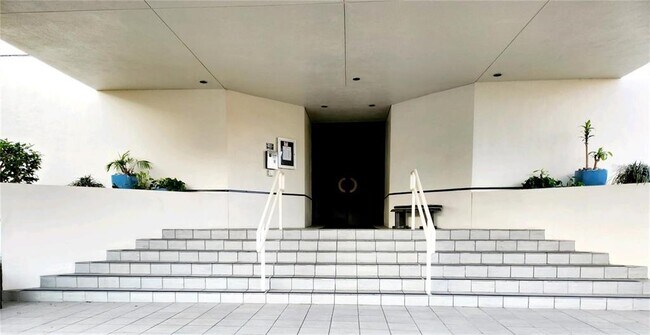Building Photo - 5950 Pelican Bay Plaza S
