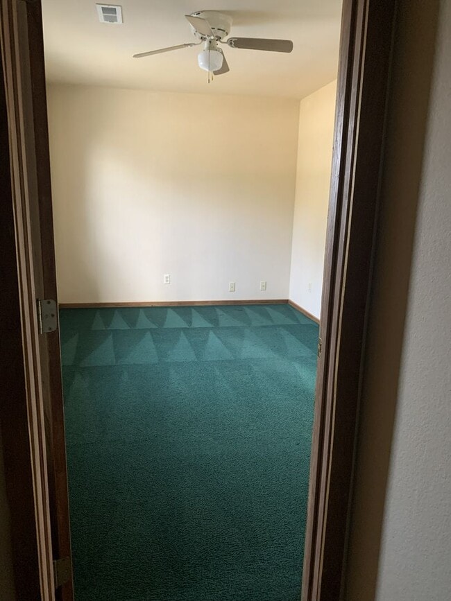 Building Photo - Duplex Available in Forsyth!