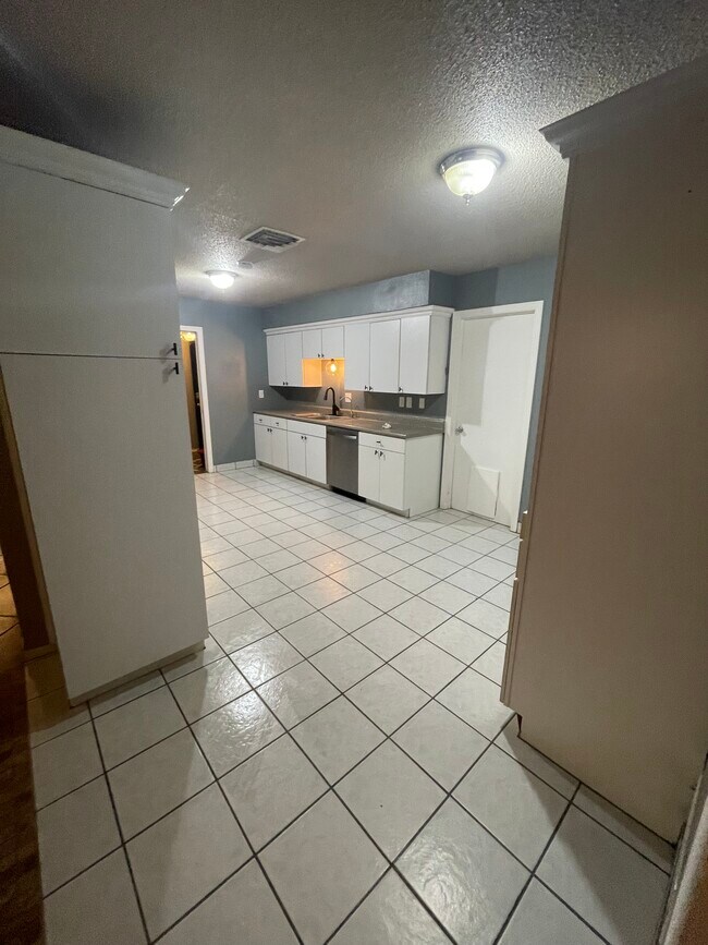 Building Photo - 1209 W Copper Ave