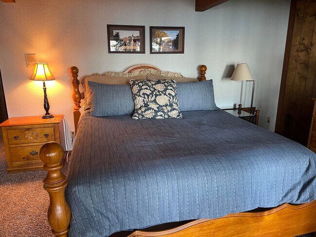 Building Photo - Fully Furnished Breathtaking Lake Views