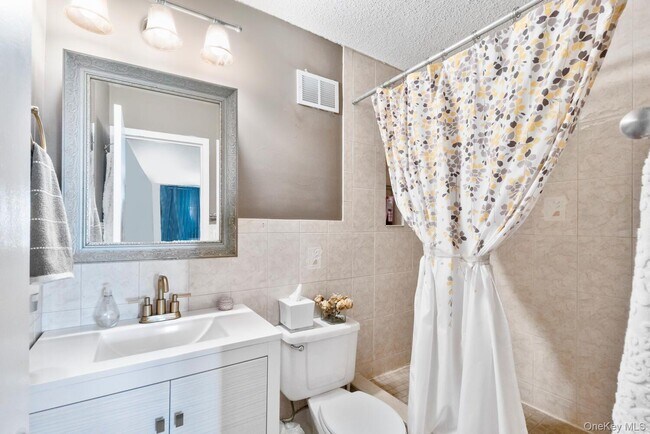 Building Photo - 25-40-40 Shore Blvd