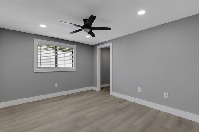 Building Photo - 4645 Hunter Ridge Dr