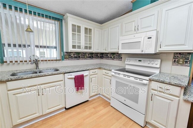 Building Photo - 1706 Fox Hill Dr