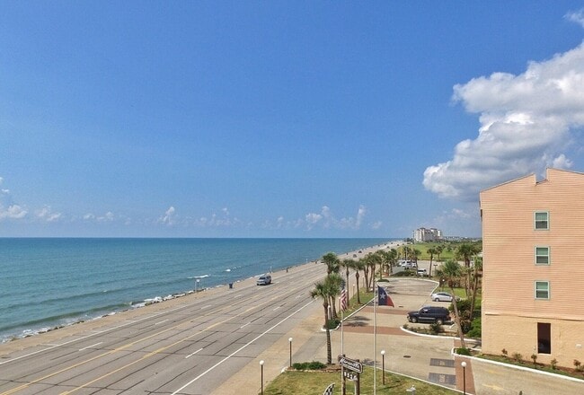 Building Photo - 9520 Seawall Blvd