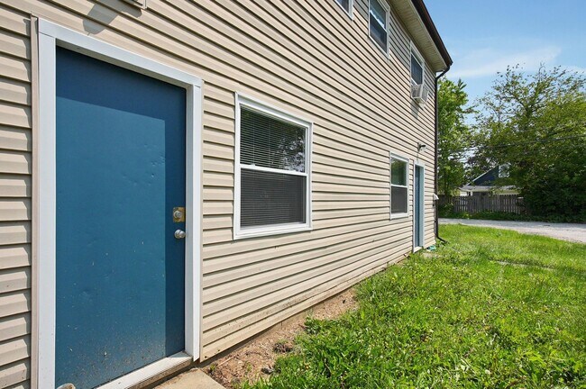 Building Photo - 2187-2193 Clarendon Ln