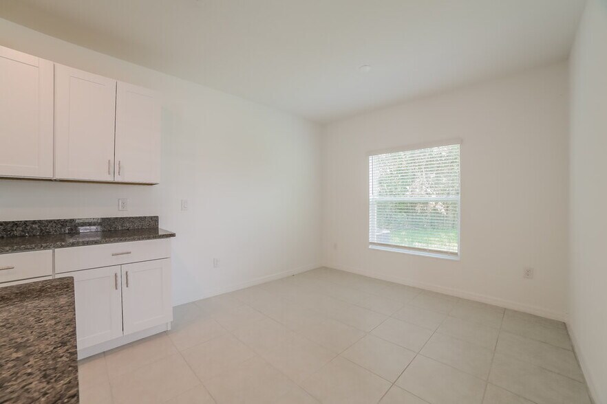 Building Photo - 7230 Spring Snowflake Ave