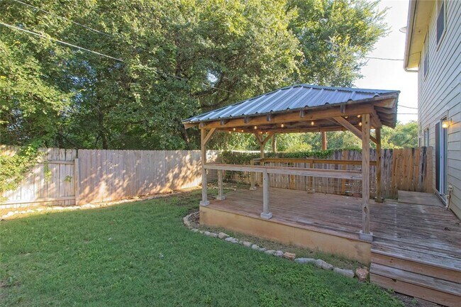 Building Photo - 2903 Whisper Oaks Ln