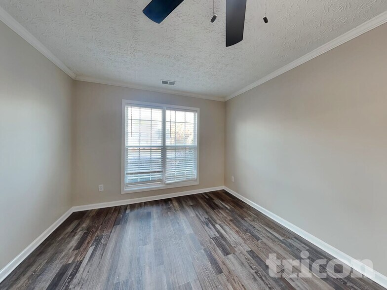 Building Photo - 915 Chapel Hill Dr SE