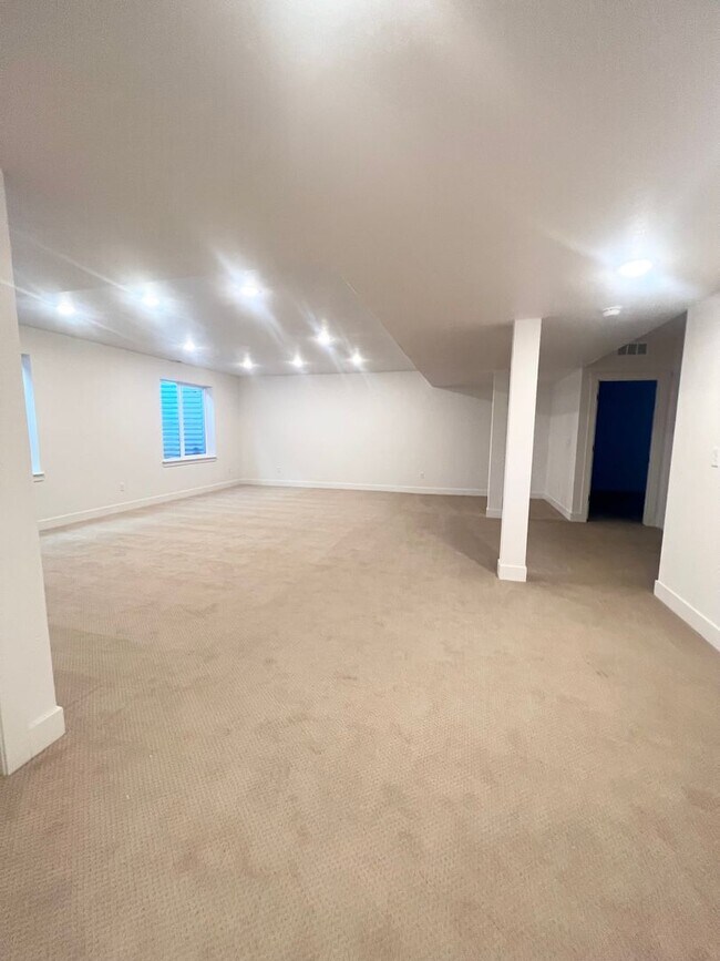 Building Photo - Brand New 5bd/4ba Located in the desirable Raindance neighborhood
