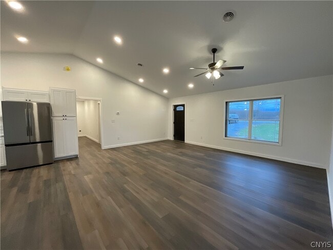 Building Photo - 32183 US-20