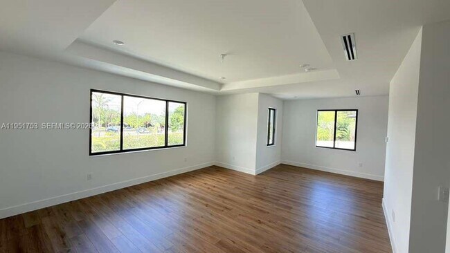 Building Photo - 19700 NE 14th Ave