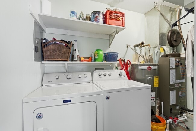 Building Photo - 5957 S Sultan Cir