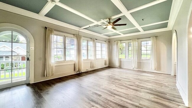 Building Photo - 2504 Rainbow Dr