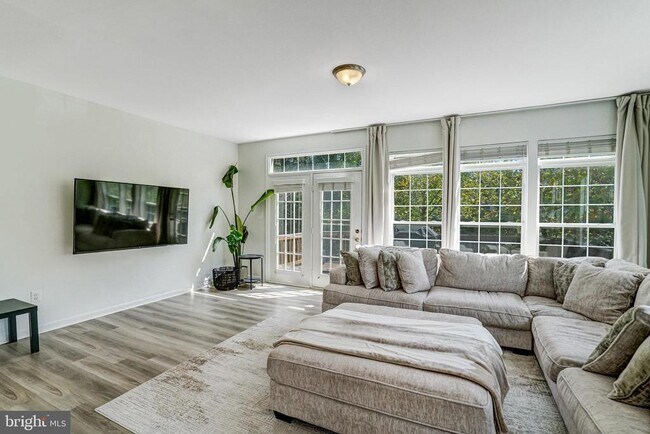 Building Photo - 8535 Wyngate Manor Ct