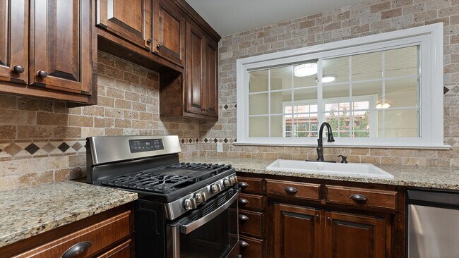 Building Photo - "Spacious 3-Bedroom Haven in Rogers, AR!"