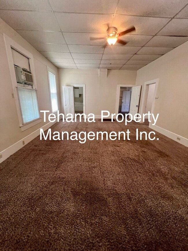 Building Photo - Victorian downtown location 3 bedroom 1 bath