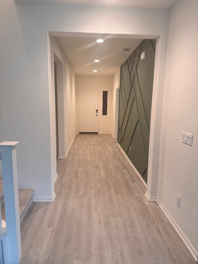 Building Photo - 539 Hydrangea St