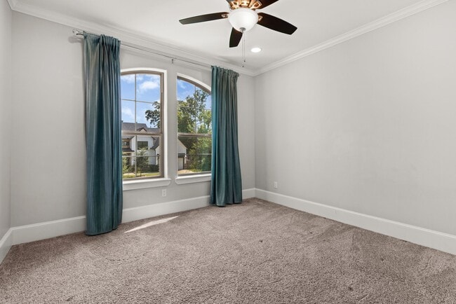 Building Photo - 8550 Ridgepoint Dr