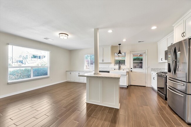 Building Photo - 8624 La Butte Ln