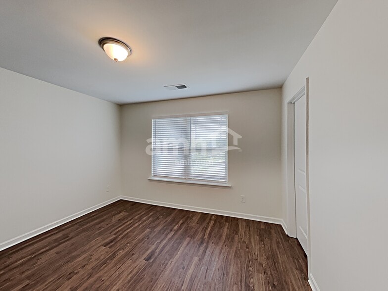 Building Photo - 1195 Creek Crossing Dr