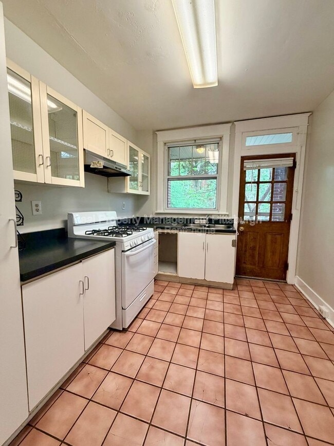 Building Photo - 5550 Wilkins Ave