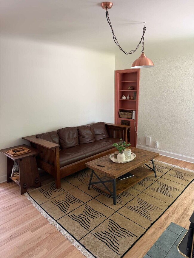 Building Photo - Spacious 4BR/2BA Home in Lakewood - Refinished Hardwoods, Updated Kitchen & Fenced Yard, Availabl...