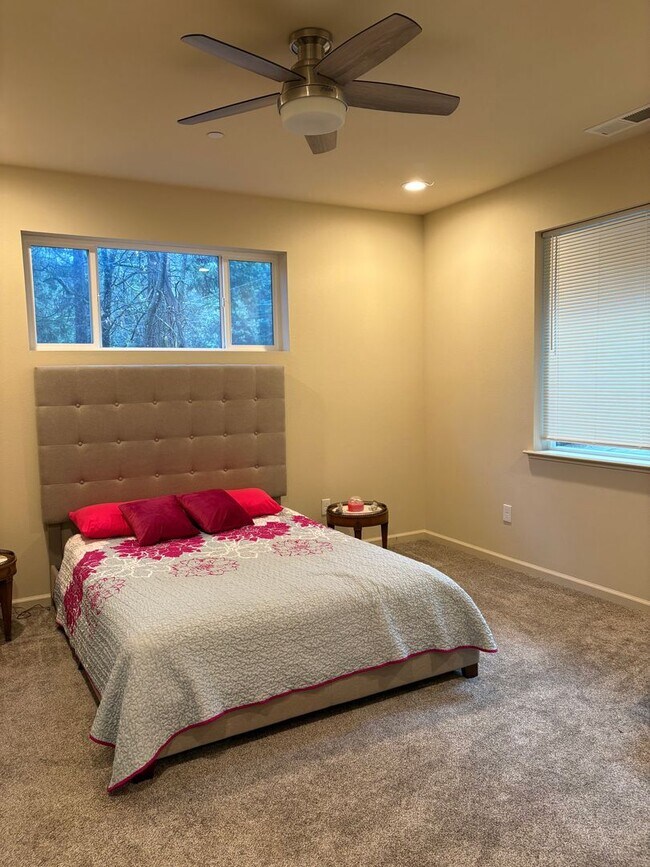 Building Photo - 14868 Hickok Ct