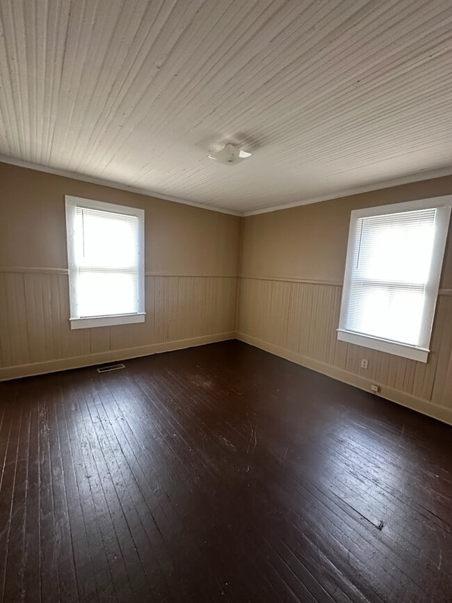 Building Photo - 621 E Jefferson St