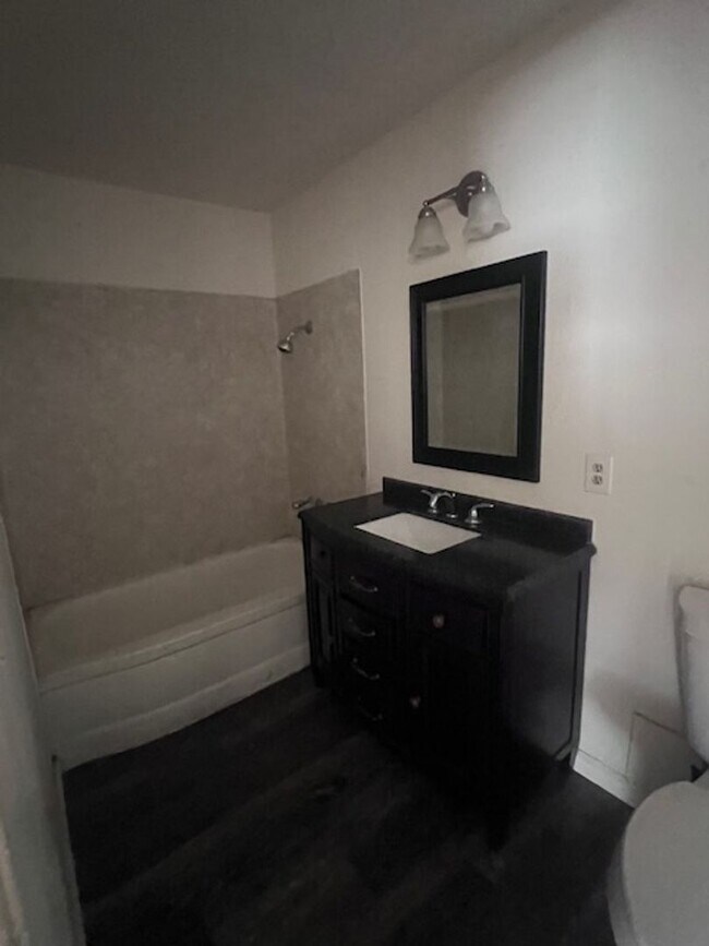 Building Photo - Spacious 1 Bed / 1 Bath Apartment in Colton!