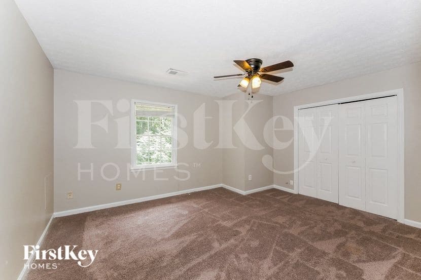 Building Photo - 180 Windsor Dr