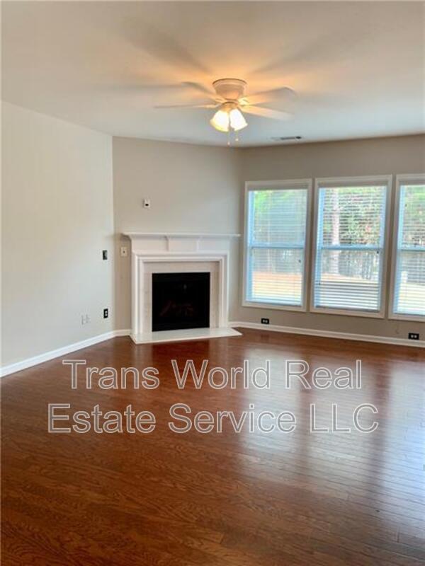 Building Photo - 2352 Jasmine Glen Dr