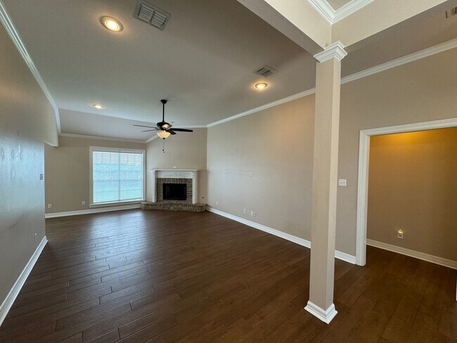 Building Photo - 1002 Creole Dr