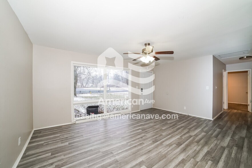 Building Photo - 2647 W Nebraska Ave