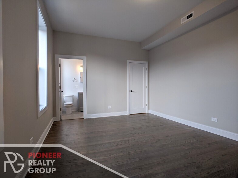 Building Photo - 3407 W Fullerton Ave