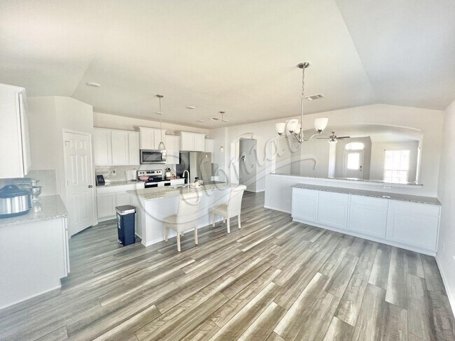 Building Photo - AVAILABLE BEGINNING OF MAY, APPLY TODAY ON OUR WEBSITE!