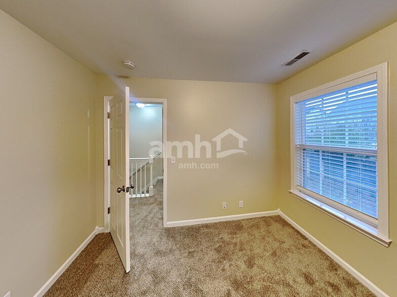 Building Photo - 4012 Wellington Ct