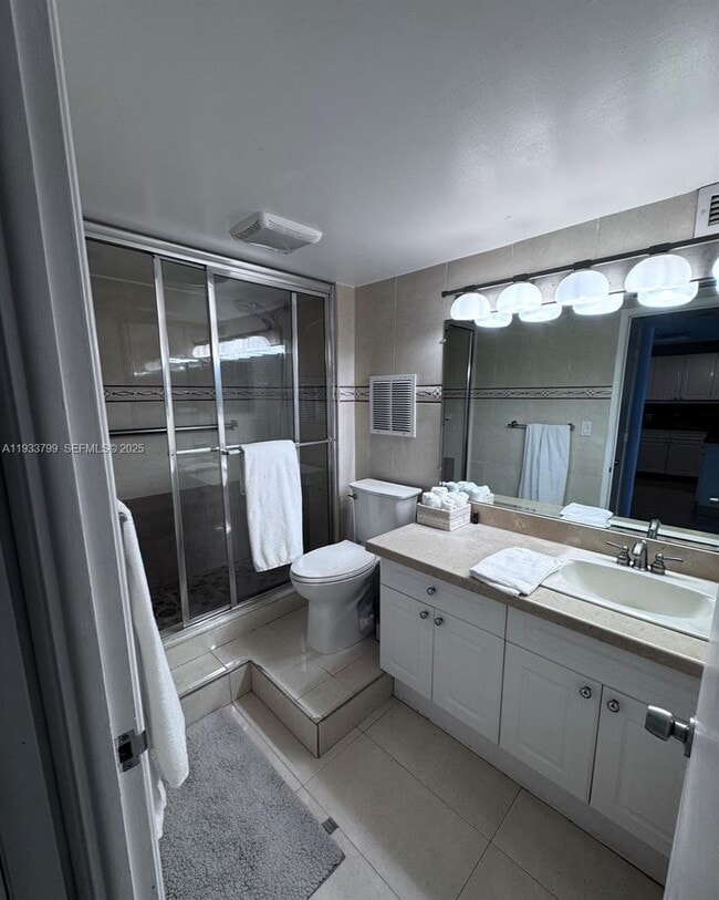 Building Photo - 2301 Collins Ave