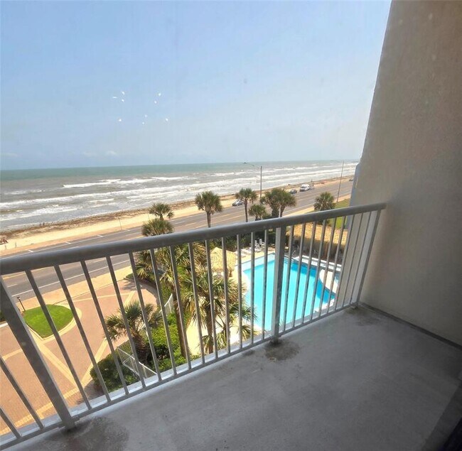 Building Photo - 7700 Seawall Blvd