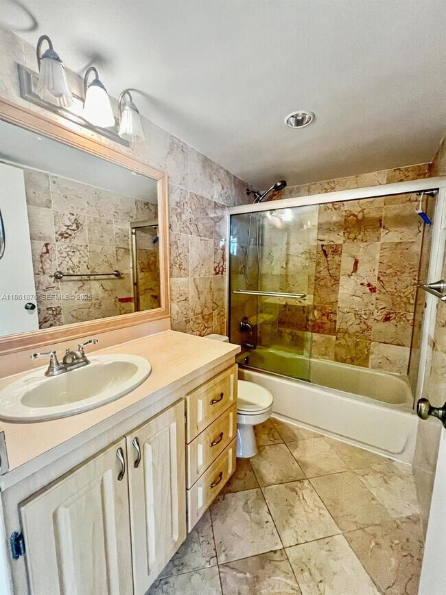 Building Photo - 2025 NE 164th St