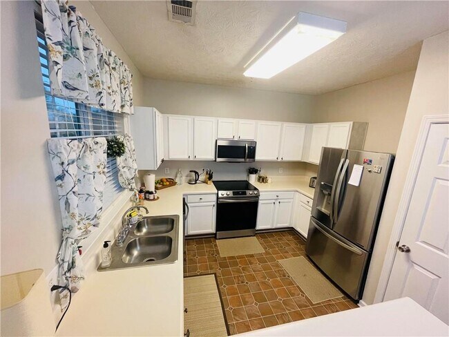 Building Photo - 102 Weatherstone Square Dr