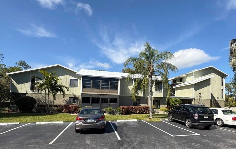 Building Photo - 800 NW Fork Rd