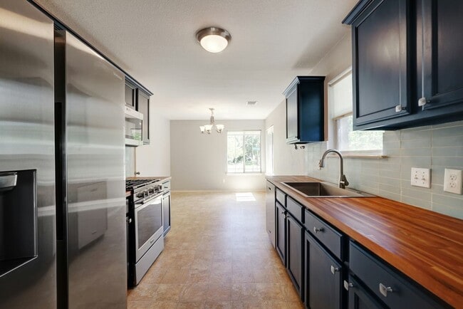 Building Photo - 2101 Jesse Owens Dr