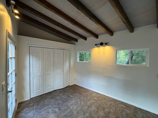 Building Photo - 21620 Circle Trl