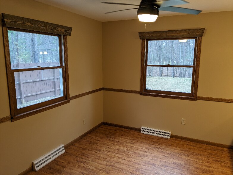 Building Photo - 9815 Wintergreen Dr