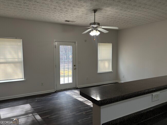 Building Photo - 6367 Ellenwood Dr