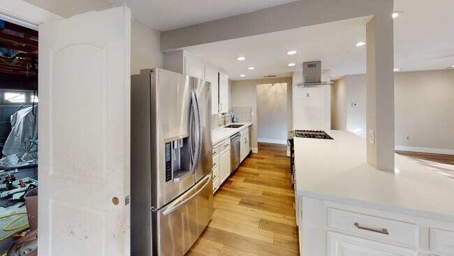 Building Photo - 1713 El Paseo Dr